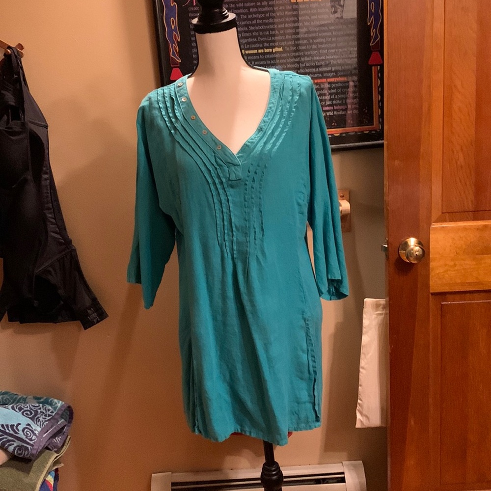 Isabella Bird size large Tunic . Great shape . Just cleaning my closets out ✌️